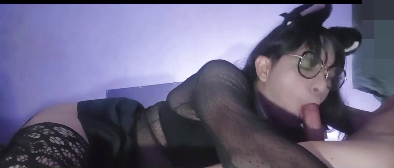 Shemale loves to suck cock