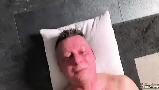 Menginjak-injak babi