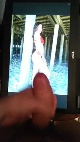 Stříkání na dívku v bikinách