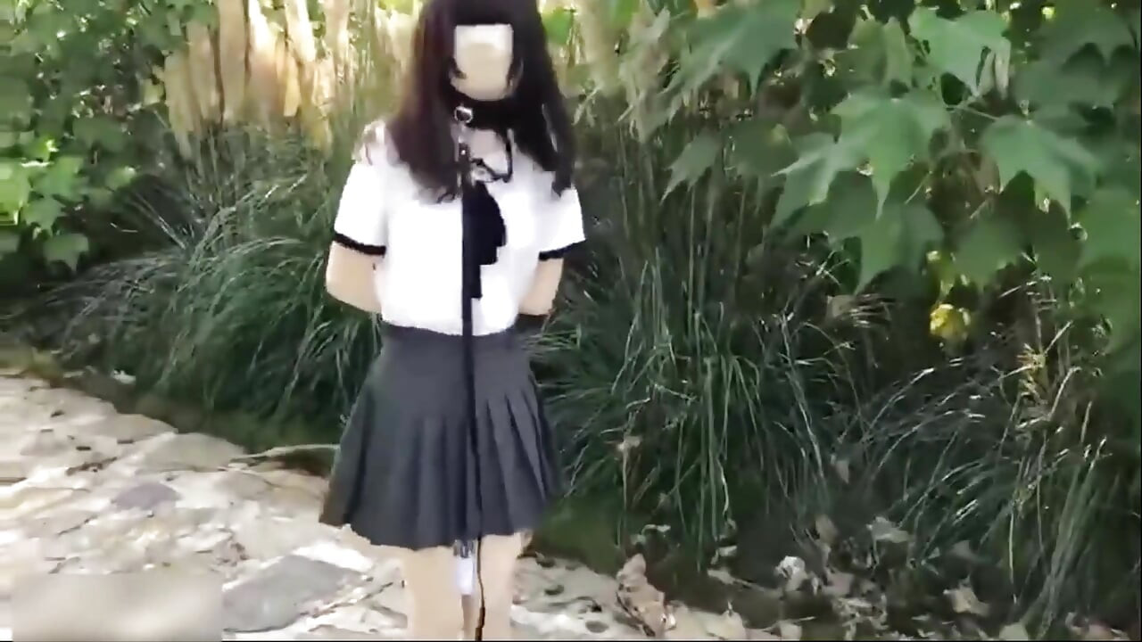 Ao ar livre bdsm menina