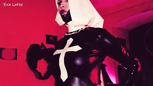 Sahibe eva lateks rahibe fetiş tanrıça dominatrix orta yaşlı seksi kadın bdsm kadın egemenliği yalnız ateşli