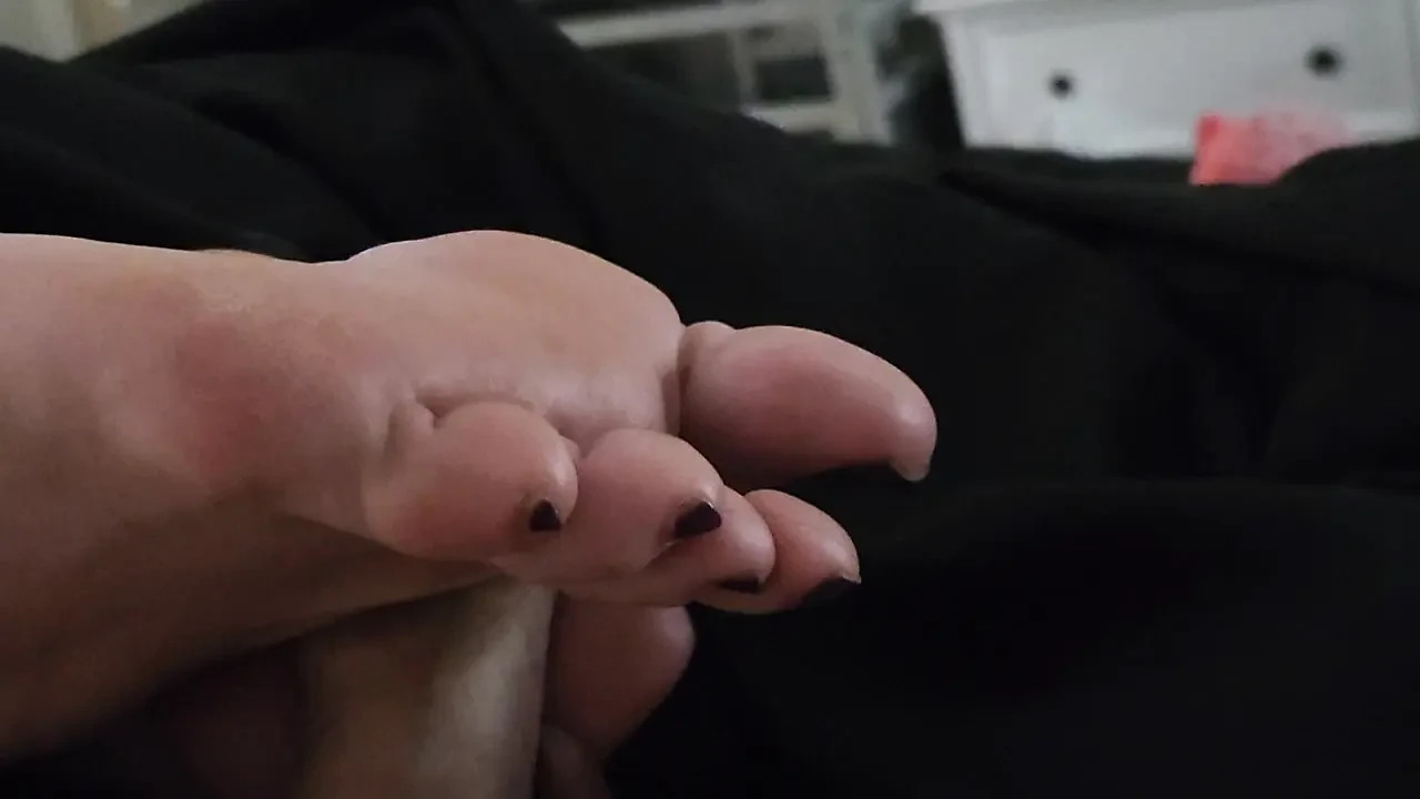 Milf rubbing feet on cock