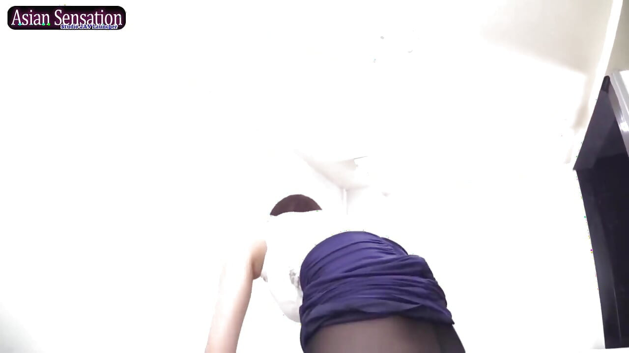 Risa Kasumi y sus impresionantes piernas Pantimedias con estampados atrevidos, confianza ilimitada y encanto irresistible. - Ep2