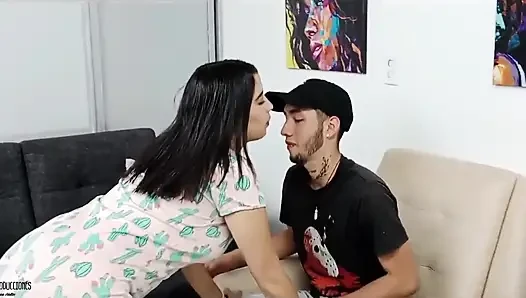 Aku ngentot saudara tiriku sendiri! Aku tahu bahwa tidak ada yang melakukannya seperti yang saya lakukan