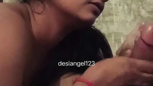 Hintli kadın ağzına boşalana kadar sakso çekiyor