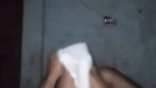 Bhabhi ne apni chut me mall under dalbaya