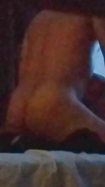 Pelajar kolej yang sangat bengkung dan menampung lulus subjeknya. | Klip 1