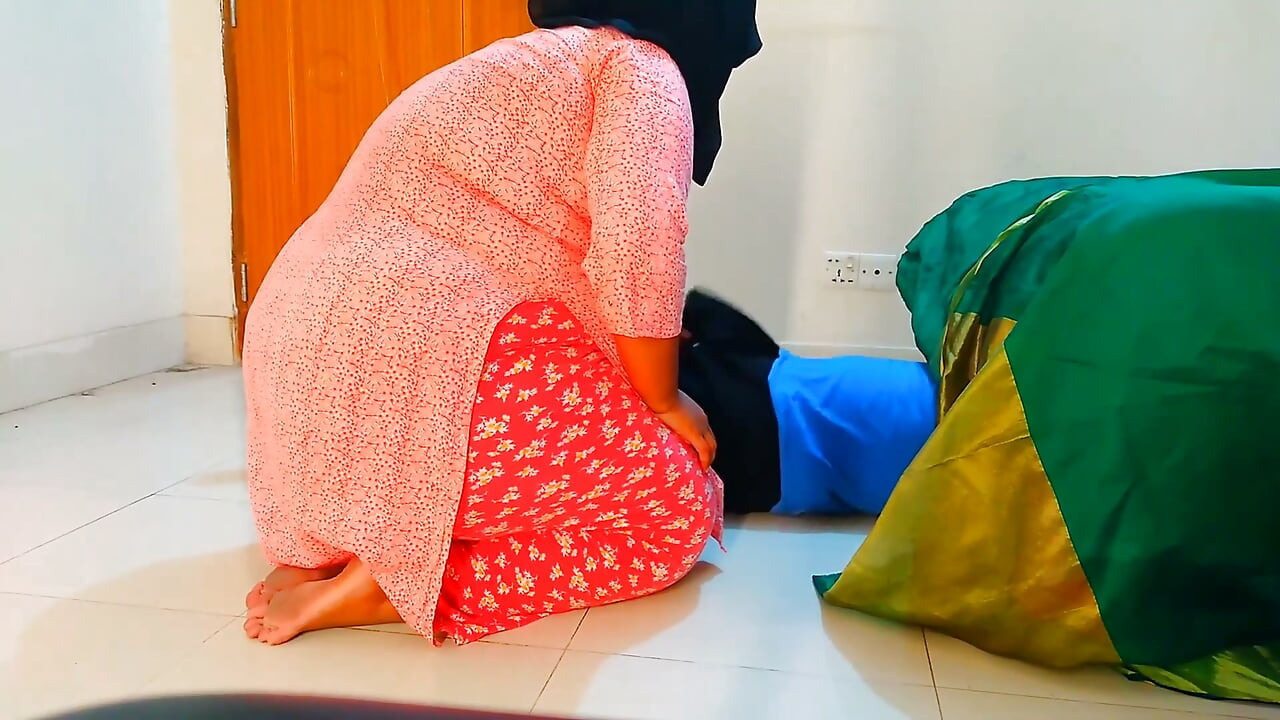 A Man Gets Stuck Under the Bed Then a Pakistani Hot BBW Hijab Girl Fucks Him. Big Ass & Boobs Cowgirl