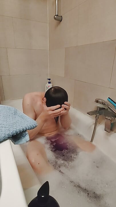 Shaving my body and teasing you a bit