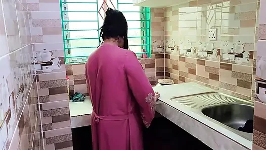 Indian bhabhi ki rasleela nanad ke saath kitchen me part one