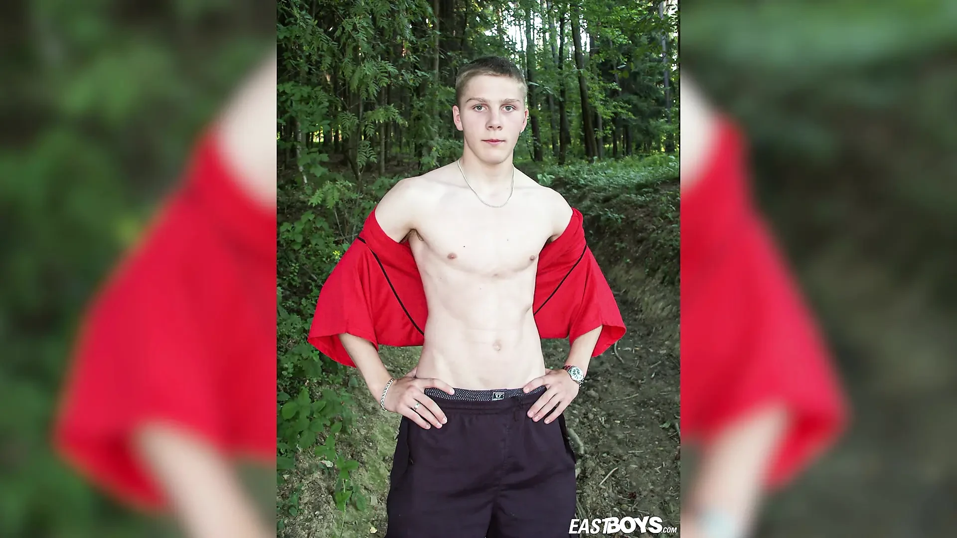 Caliente lindo twink checo muestra cuerpo en público