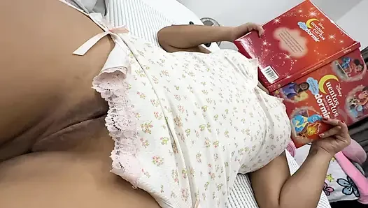 I fuck the stepmom while she reads, I ejaculate in her huge ass