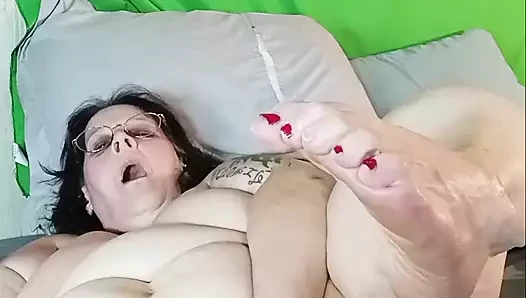 Kadın ağzına amcığını götüne iterken difrent bir çöp cinsi
