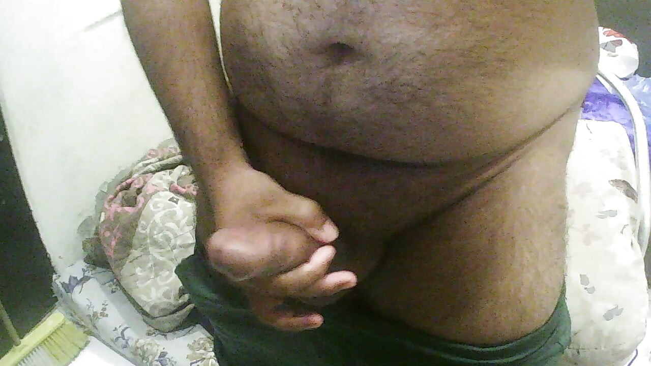 masturbándome con mi polla de mala suerte