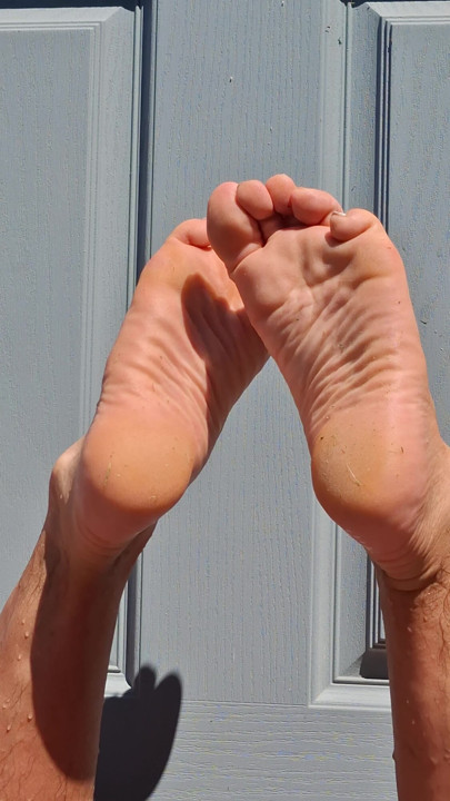 My boyfriend's nice male soles tanning in the sun