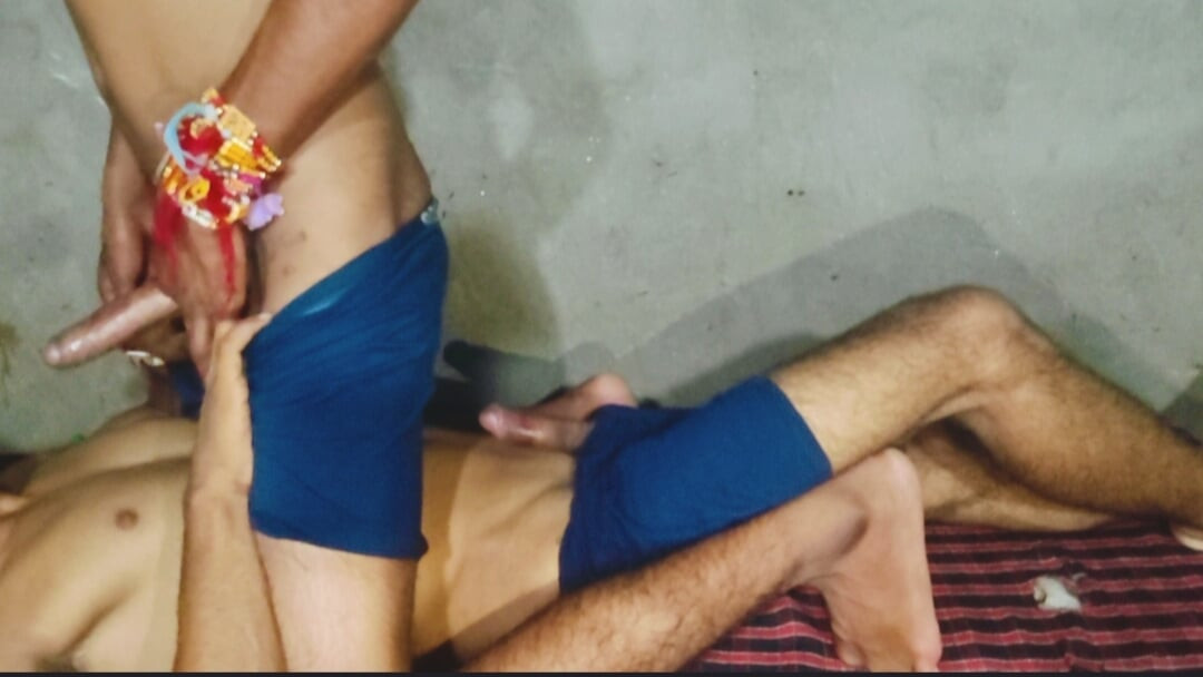 Bada land ko Munh Mein chusa Ek dusre ka