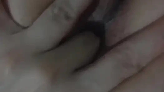 Я сужу свои пальцы в свою киску и мою задницу!