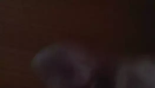 Sert yarağımı okşuyor