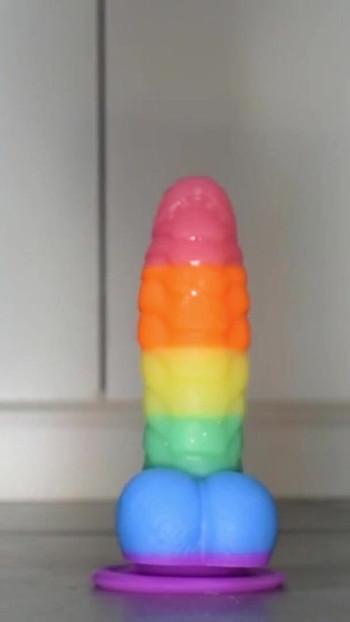 Zapanjujući trenutak iz "Velikih sisa trans dildo jaše"