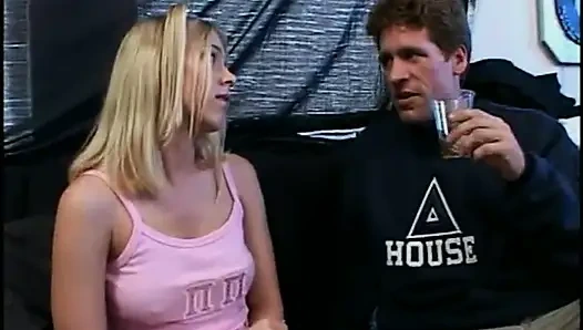 Siswa kelas atas menembus freshperson pirang imut katie morgan