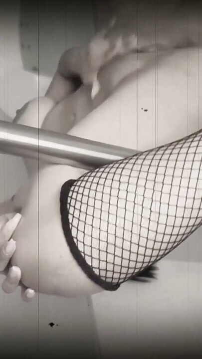 Sexy prsatá Big Booty Latina Gabi striptýz a masturbace
