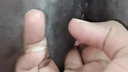 Pati ne mere chut me kheera dalakar chut ko fadkar diya