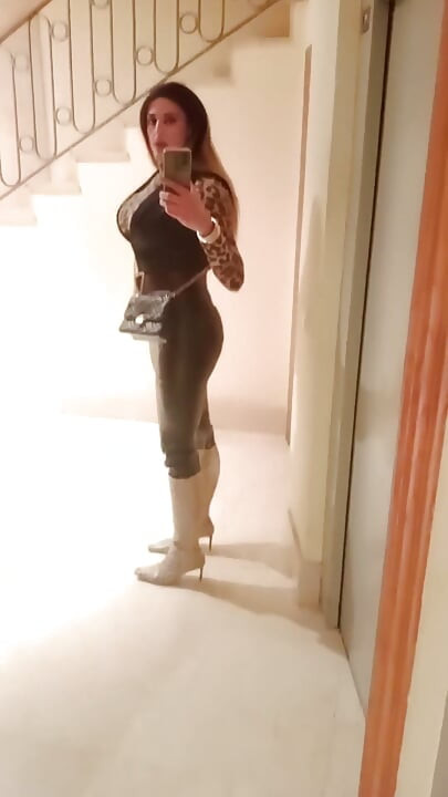 Sissy MILF