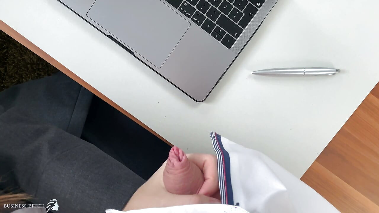Business woman gets lunch break fuck