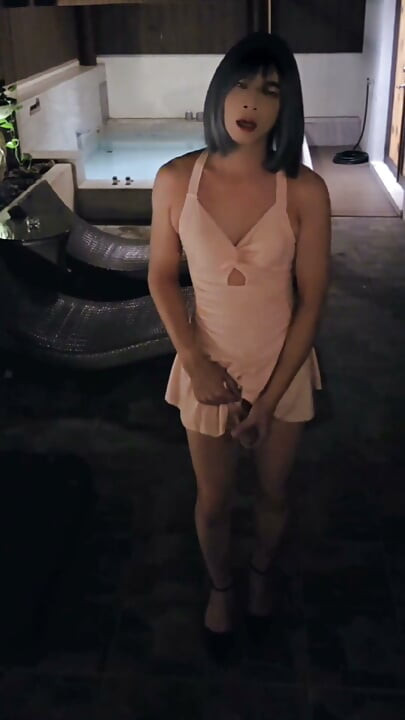 伪娘婷萱穿着泳装高跟鞋自慰