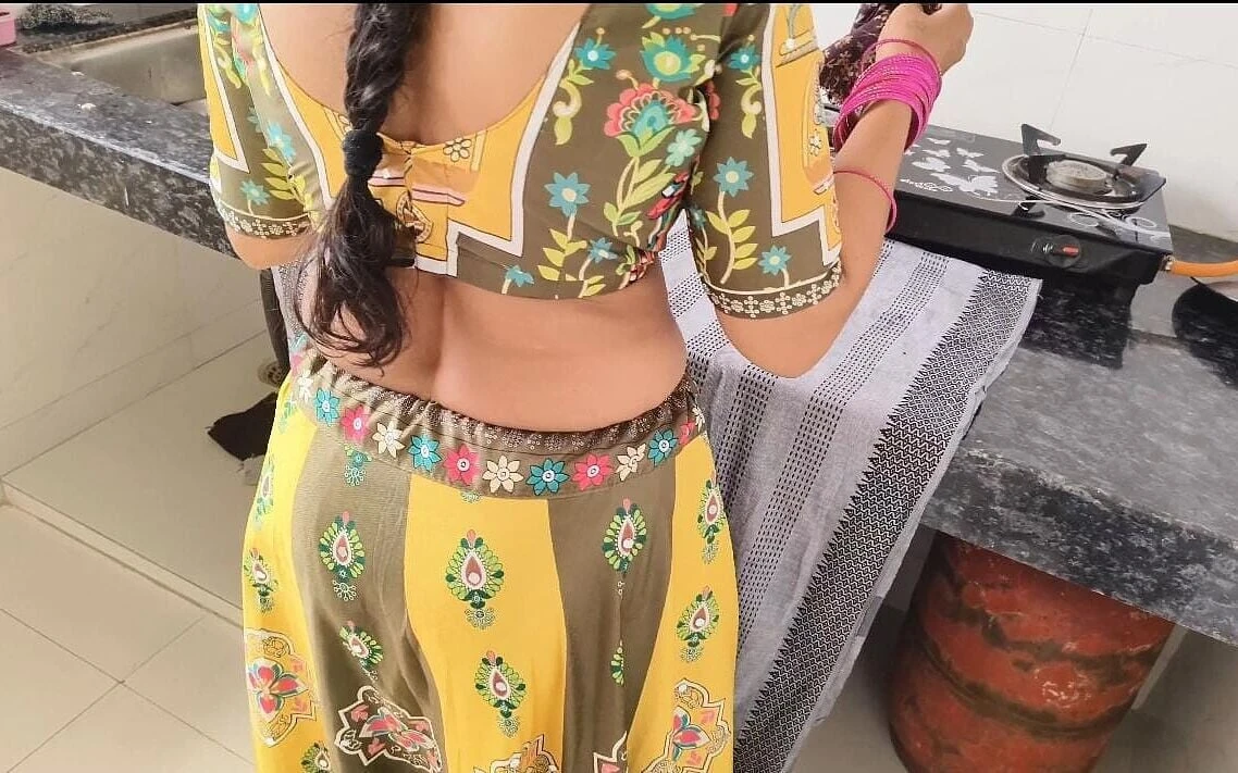 Hot Sexy CD Bottom Sonusissy in Saree Navel