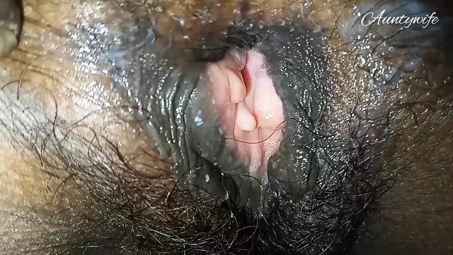Desi aunty ki black chut chudai ki