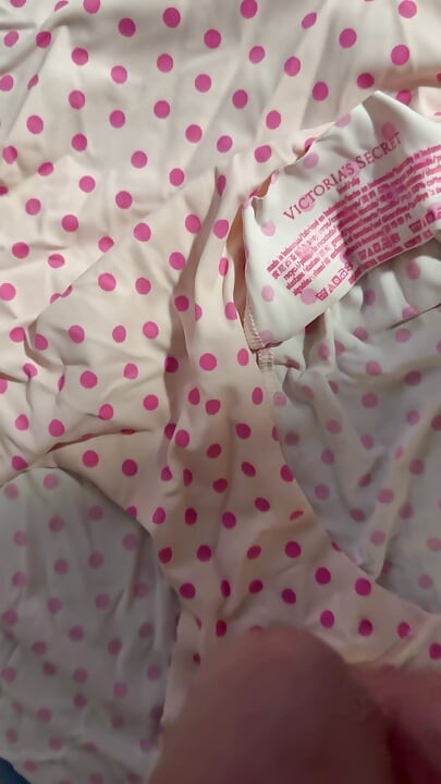 Leche en las bragas de la esposa 44