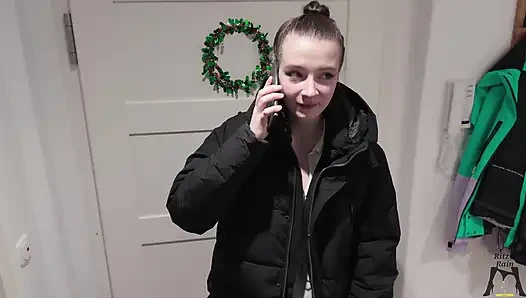 Islak ve azgın ritzy rain tek başına mastrubation için kırbaçlanıyor, sert sikiliyor ve fışkırtıyor