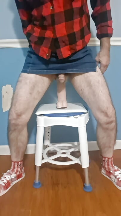 Sentada no meu amigo