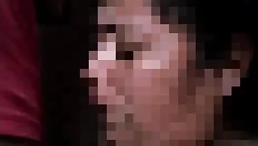Aku mengisap vaginanya dan membasahi janggutku
