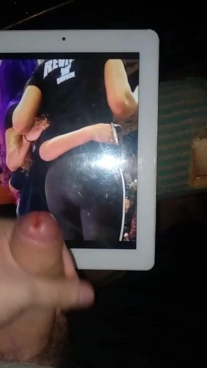 Sperma eerbetoon aan Bayley #7