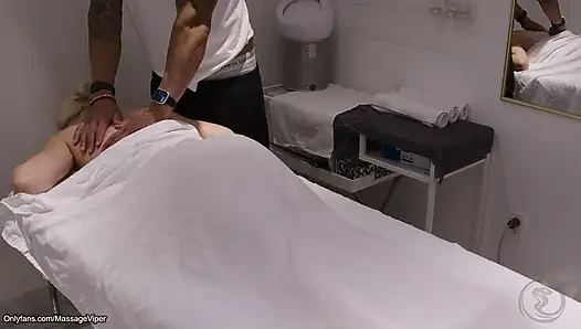 Client Switches Roles and Turns into the Masseuse!