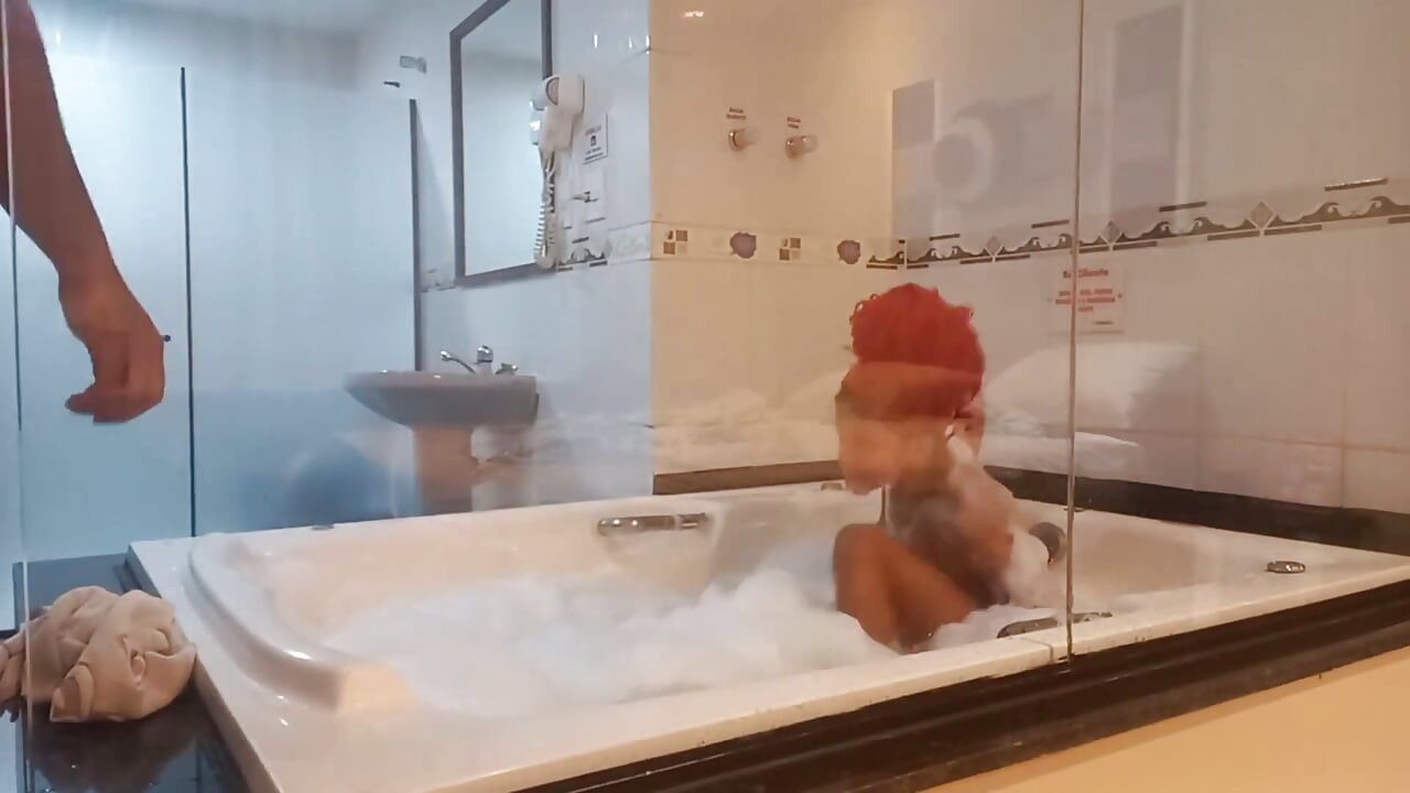 Çok kahkahalı bir dedikodunun kamera arkası