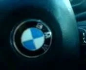 elle montre sa grosse patate dans la voiture