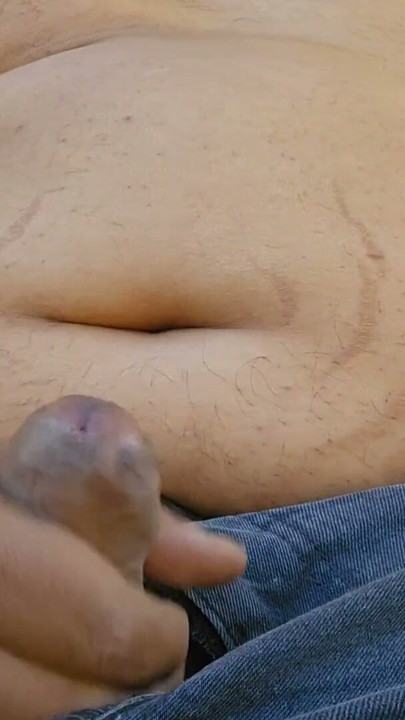 Mechanic relieves himself with ripped jeans | Clip 3