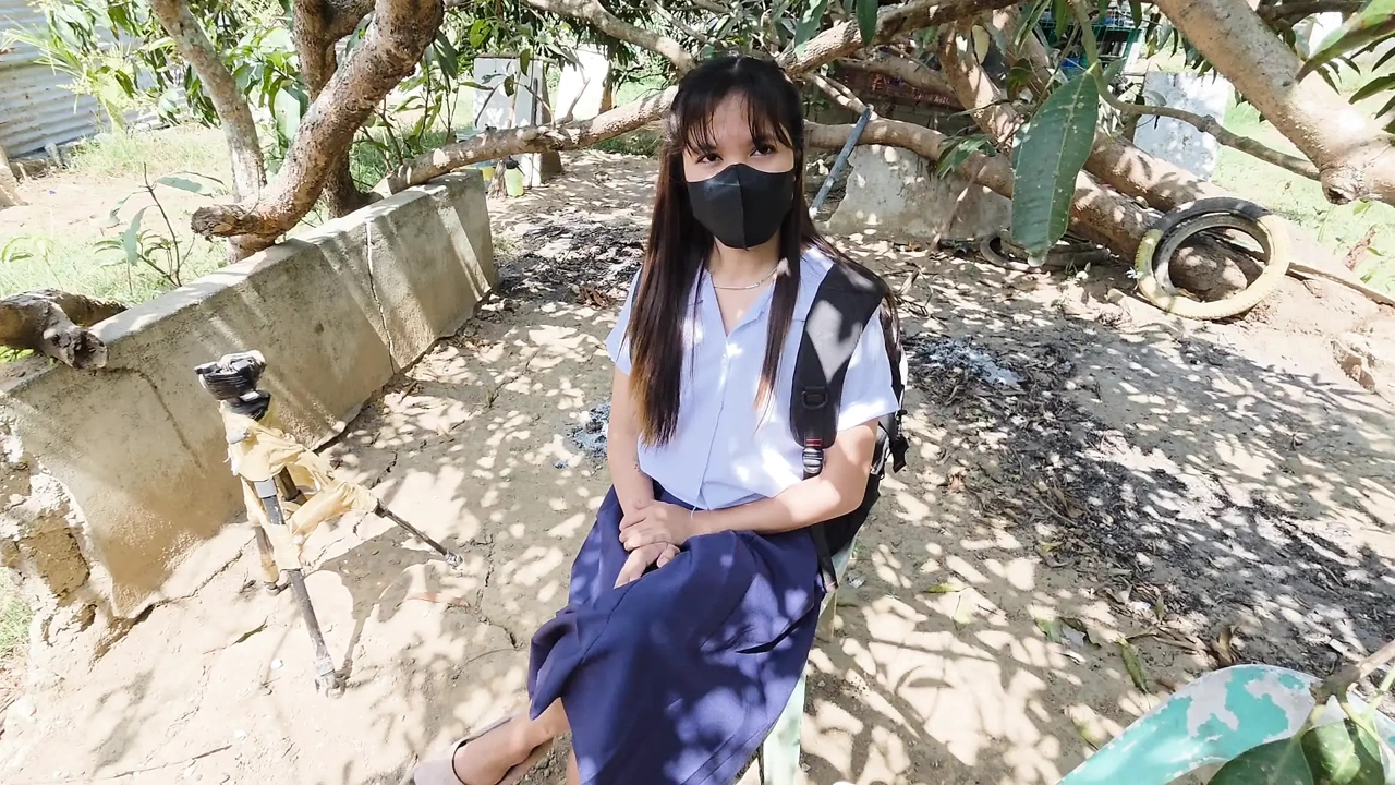 18 YEAR.OLD SCHOOLGIRL DE VIRGINIZED BY HIS CLASSMATE IN PUBLIC