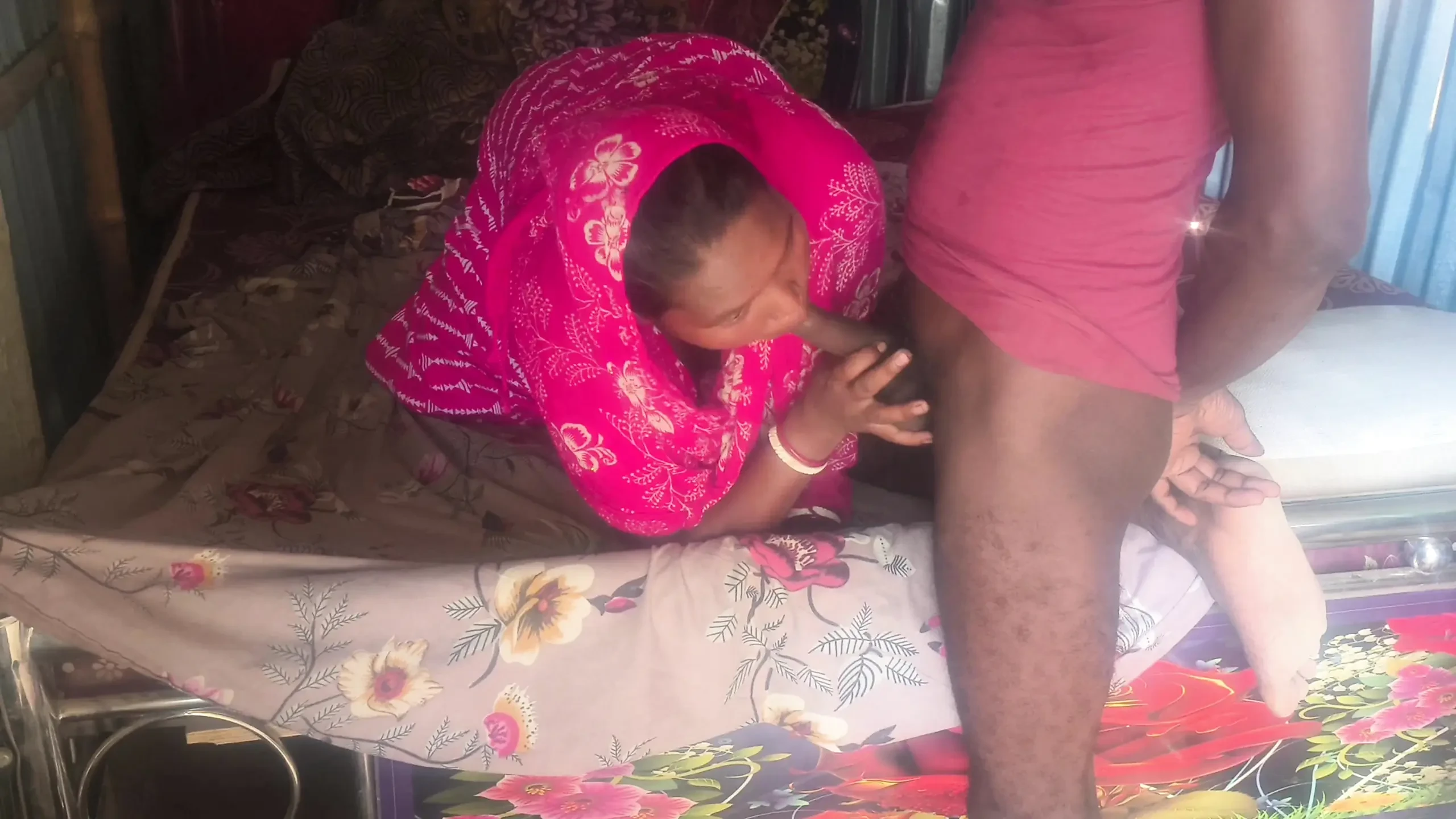 Desi hot bhabhi ko doggy style mein chudai ki