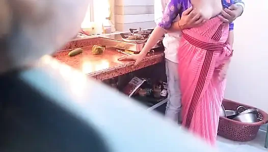 Kamwali si tante seksi india ditinggal pergi sama manajer perusahaannya