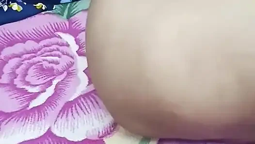 Индийская дези красивая тетушка телугу сочную киску трахается в розовой ночной наездницы в позе раком, трах полностью горячая романтика