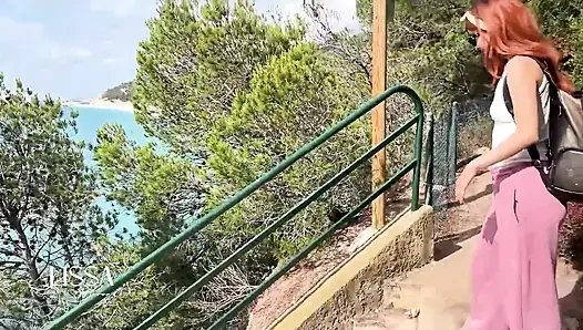 Vlog: Lissa Brown geht an einen Nudistenstrand, um ein individuelles Video zu drehen