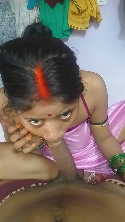 Indian bhabhi She sucked her husband's dick and fucked her pussy