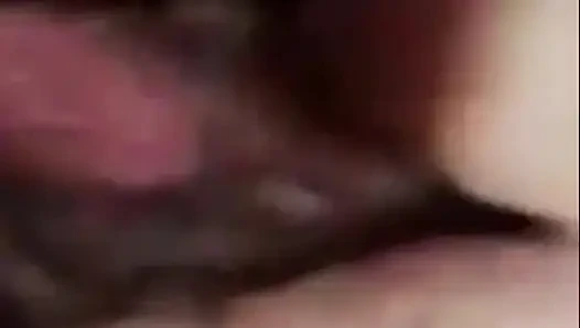 Мачеха Sanjay мастурбирует от стонов