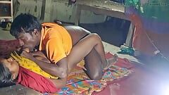 Indische heiße ehefrau in selbstgedrehtem gesichtsfick-video