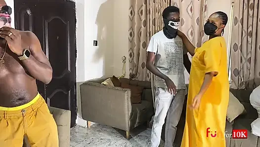 Seksi Ağustos ziyaretçisi