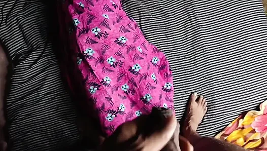 Dünne kleine muschi Bhabhi fickt großen schwanz mit extra gepunkteten kondom, heißes Bhabhi Devar sexporno-video